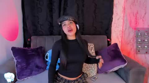 Snapshot of lauren_camila1 chatting on 07.25.26 Lau online show from 07.25.26