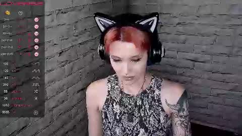 Snapshot of lauren_raquel chatting on 06.12.26 Eva online show from 06.12.26