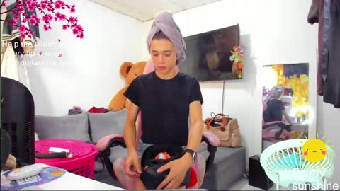 Snapshot of laurencesophiets chatting on 04.29.26 SF online show from 04.29.26