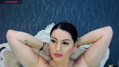 Snapshot of laurenjenssen chatting on 02.01.25 Laura online show from 02.01.25