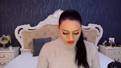 Snapshot of laurenjenssen chatting on 10.16.25 Laura online show from 10.16.25