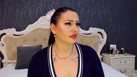 Laura online show from 12.17.25