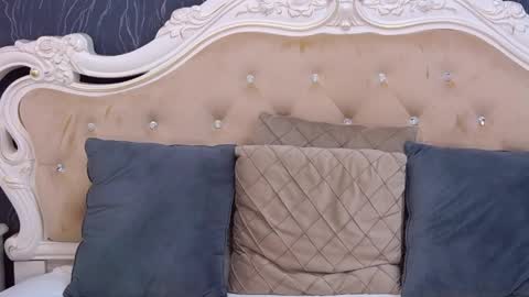 Laura online show from 04.07.26