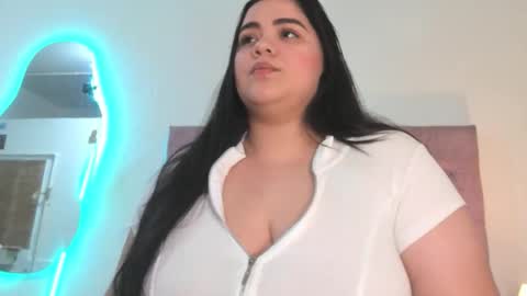 Snapshot of laurenlaine99 chatting on 04.25.26 laurenlaine online show from 04.25.26
