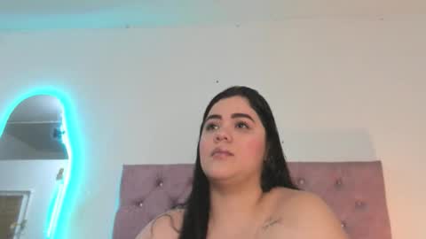 Snapshot of laurenlaine99 chatting on 05.11.26 laurenlaine online show from 05.11.26