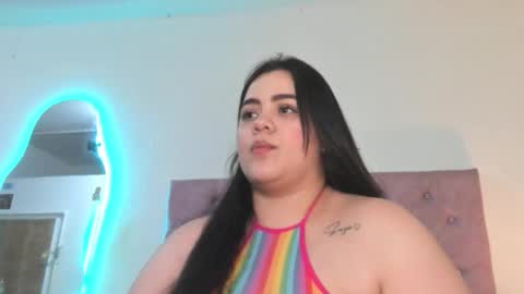 Snapshot of laurenlaine99 chatting on 05.19.26 laurenlaine online show from 05.19.26