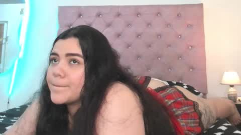 Snapshot of laurenlaine99 chatting on 05.21.26 laurenlaine online show from 05.21.26