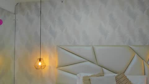 Laurent online show from 11.19.25