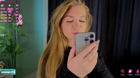 Laura online show from 03.22.26