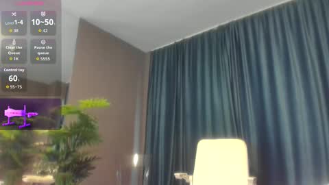 Snapshot of laurynncooper chatting on 02.01.26 Laura online show from 02.01.26