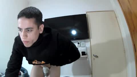 Snapshot of lauti_twink chatting on 09.15.25 Lautaro online show from 09.15.25