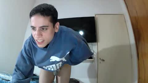 Snapshot of lauti_twink chatting on 11.25.25 Lautaro online show from 11.25.25