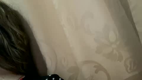 Snapshot of lauu_g chatting on 12.22.24 Lauu G online show from 12.22.24