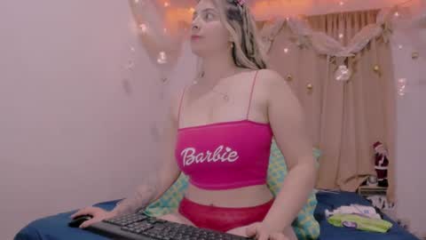 Snapshot of lauu_g chatting on 12.27.24 Lauu G online show from 12.27.24