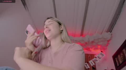 Snapshot of lauu_g chatting on 02.15.25 Lauu G online show from 02.15.25