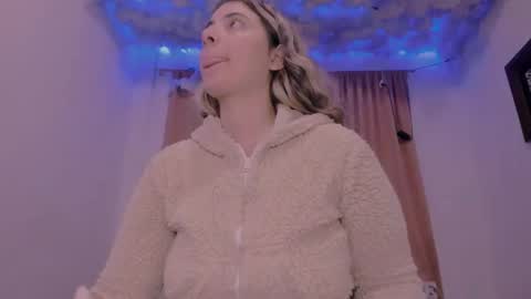 Snapshot of lauu_g chatting on 03.01.25 Lauu G online show from 03.01.25