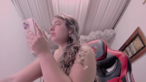 Snapshot of lauu_g chatting on 09.17.25 Lauu G online show from 09.17.25