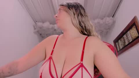 Snapshot of lauu_g chatting on 10.02.25 Lauu G online show from 10.02.25