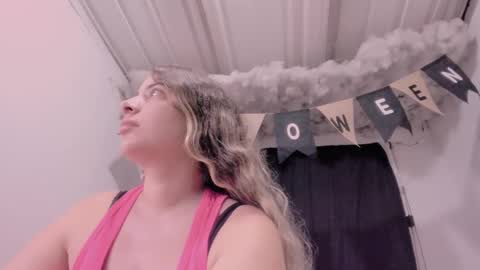 Snapshot of lauu_g chatting on 10.23.25 Lauu G online show from 10.23.25