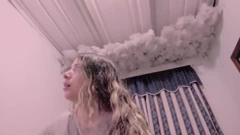 Snapshot of lauu_g chatting on 11.10.25 Lauu G online show from 11.10.25