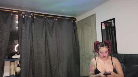 Snapshot of lauuuuuu_9 chatting on 03.22.26 online show from 03.22.26