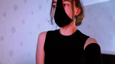 Snapshot of lavinda_lin chatting on 10.03.25 Lavinda online show from 10.03.25