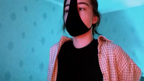 Snapshot of lavinda_lin chatting on 10.05.25 Lavinda online show from 10.05.25