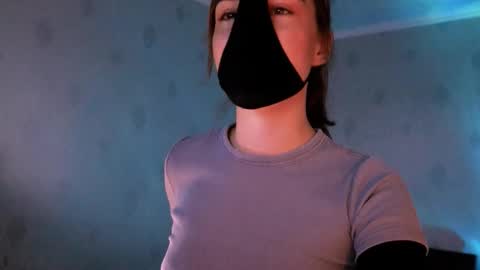 Snapshot of lavinda_lin chatting on 10.31.25 Lavinda online show from 10.31.25