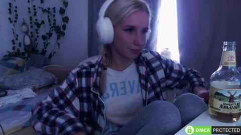 Snapshot of lavinell chatting on 07.17.26 Mia online show from 07.17.26
