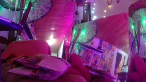 Snapshot of laye19 chatting on 01.06.25 Laye19 online show from 01.06.25