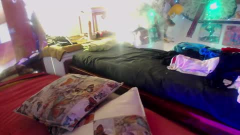 Snapshot of laye19 chatting on 01.23.25 Laye19 online show from 01.23.25