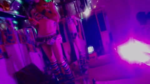 Snapshot of laye19 chatting on 02.01.25 Laye19 online show from 02.01.25