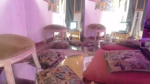 Snapshot of laye19 chatting on 02.04.25 Laye19 online show from 02.04.25