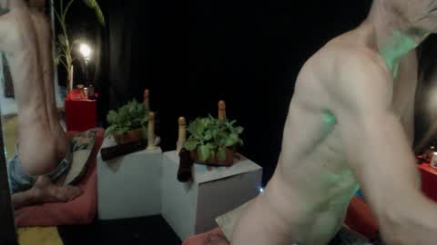 Snapshot of laye19 chatting on 10.04.25 Laye19 online show from 10.04.25