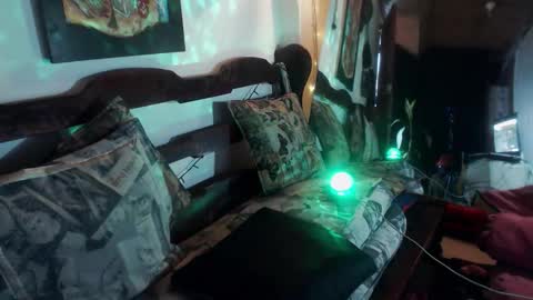 Snapshot of laye19 chatting on 10.11.25 Laye19 online show from 10.11.25