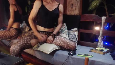 Snapshot of laye19 chatting on 10.29.25 Laye19 online show from 10.29.25