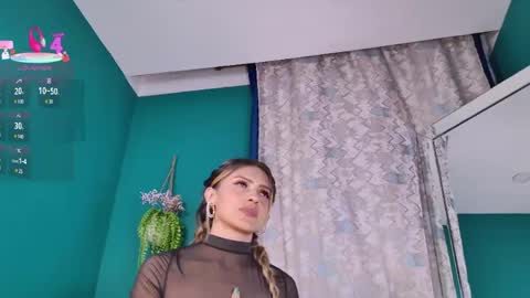 Snapshot of layla_17 chatting on 04.28.26 layla_17 online show from 04.28.26
