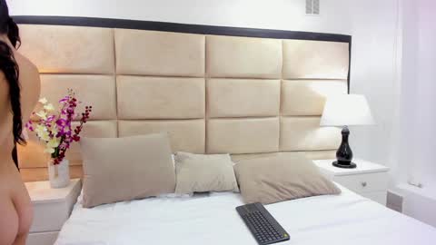 Snapshot of layla_and_fox chatting on 01.28.25 Layla And Fox online show from 01.28.25