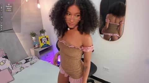 layla_clarke online show from 11.18.25