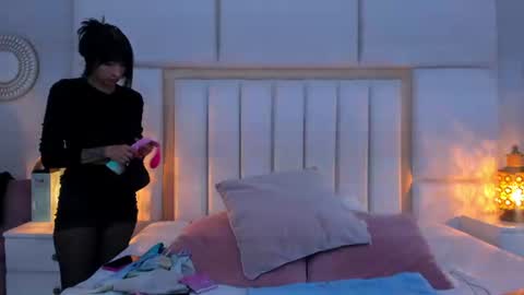 Snapshot of laylaadoll_ chatting on 07.15.26 Lau online show from 07.15.26