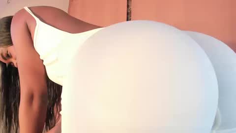 LAYLA online show from 09.24.25