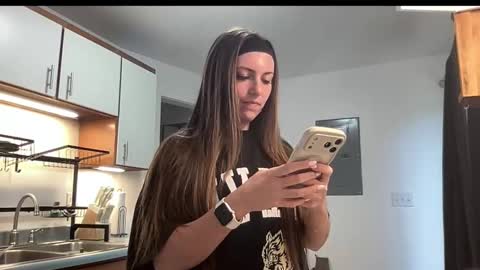 laylahlaylah1 online show from 11.20.25