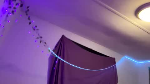 Layla online show from 11.22.25