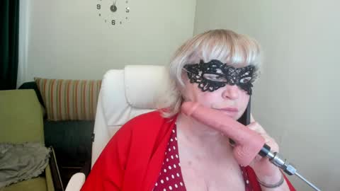 Snapshot of laylalaylamilf chatting on 04.25.26 laylalaylamilf online show from 04.25.26