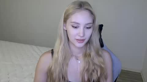 LaylaPretty001 online show from 12.04.25