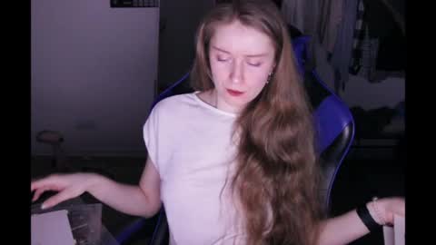 Snapshot of lazy_dazzy chatting on 03.29.26 lazy_dazzy online show from 03.29.26