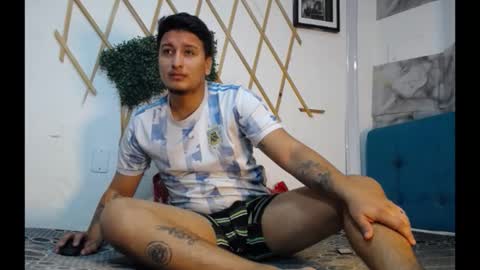 Snapshot of le_petit_princeb612 chatting on 11.01.25 andres online show from 11.01.25