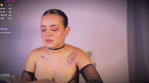 Snapshot of lea_gray_ chatting on 07.06.26 L E A online show from 07.06.26