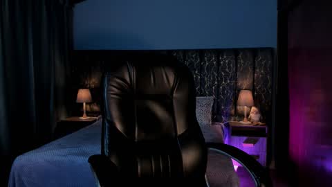 Lea Velle online show from 12.18.25