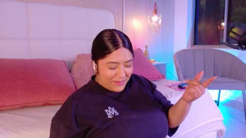 Snapshot of leah_bensoon chatting on 09.12.25 Leah online show from 09.12.25